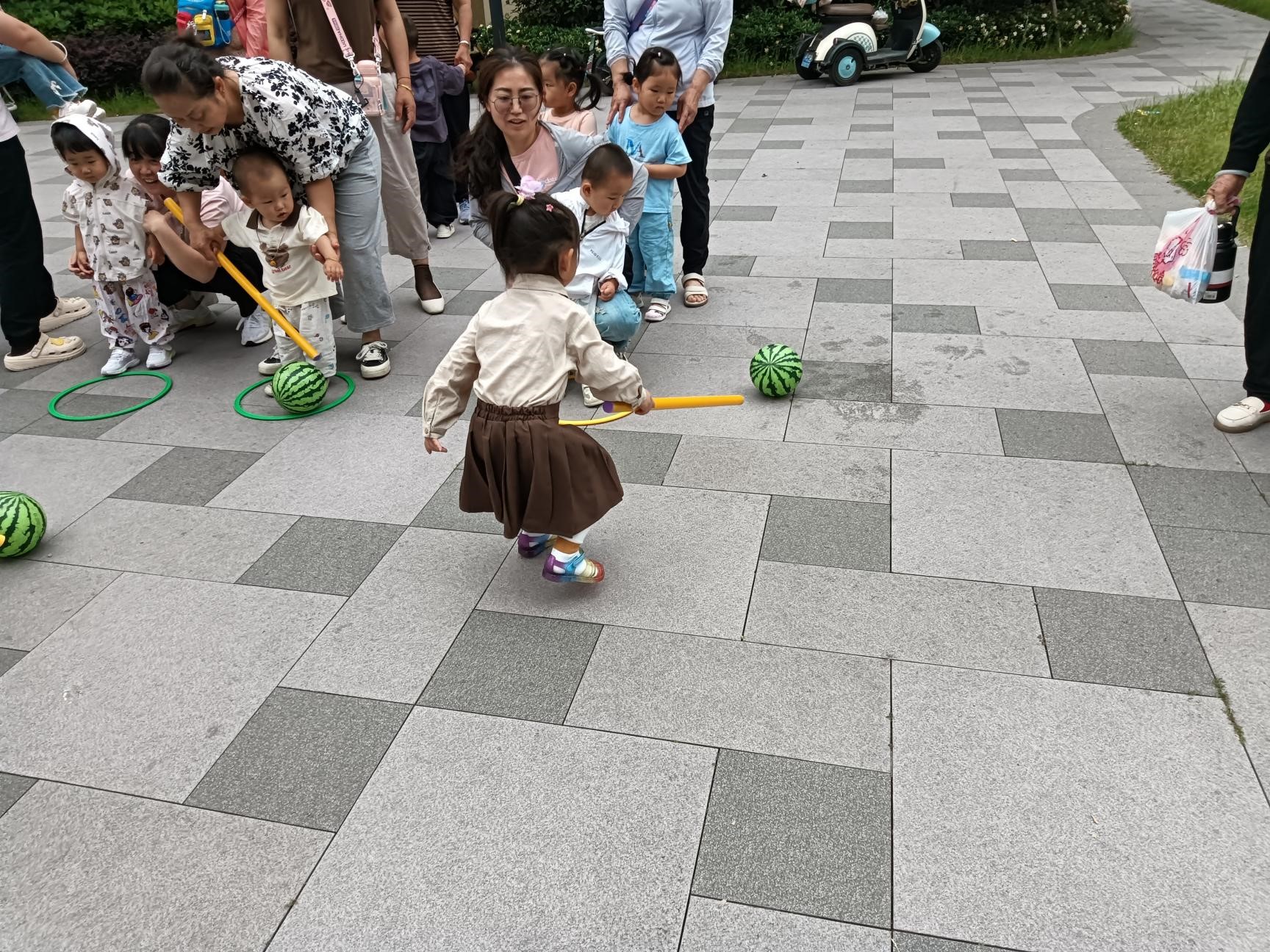 买球软件溧水前进社区:趣味游戏促幼儿成长(图2) 买球软件溧水前进社区:趣味游戏促幼儿成长(图2)